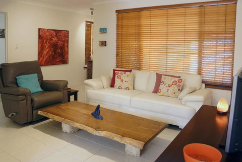 Suffolk House - Australia Accommodation 5