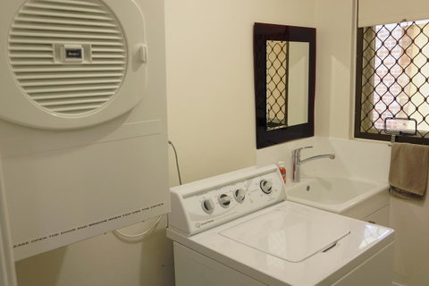 Suffolk House - Australia Accommodation 16