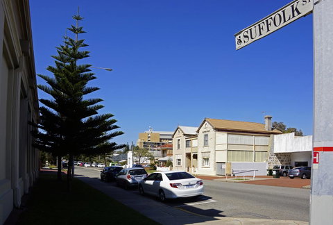 Suffolk House - Australia Accommodation 19