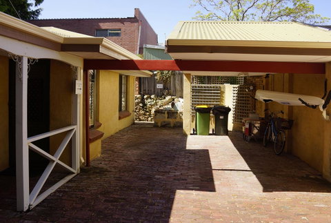 Suffolk House - Australia Accommodation 4