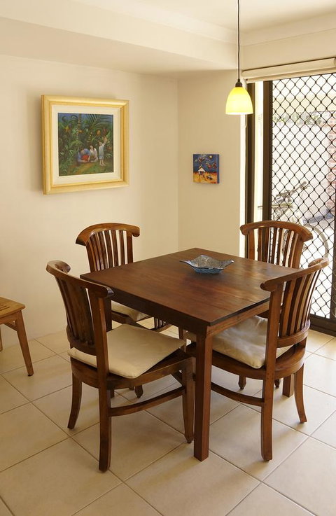 Suffolk House - Australia Accommodation 8