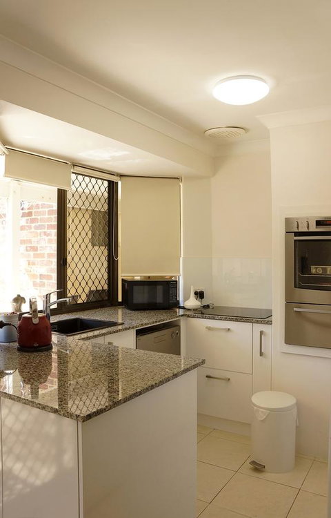Suffolk House - Australia Accommodation 9