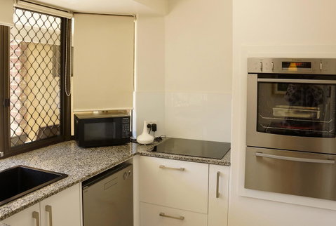 Suffolk House - Australia Accommodation 10