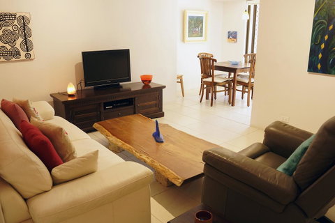 Suffolk House - Australia Accommodation 7