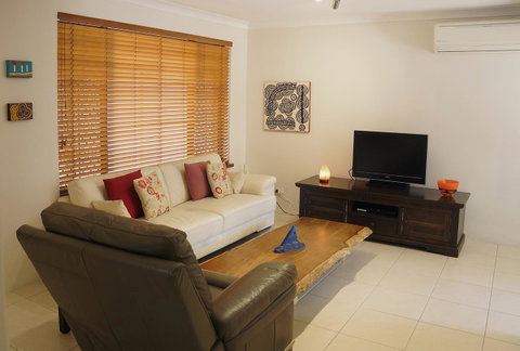 Suffolk House - Australia Accommodation 6
