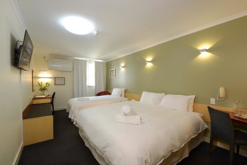 Sullivans Hotel - Australia Accommodation 12