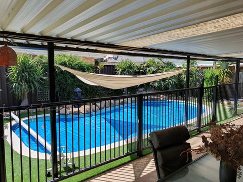 The Entertainer - Australia Accommodation 2