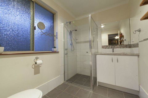 The Entertainer - Australia Accommodation 24