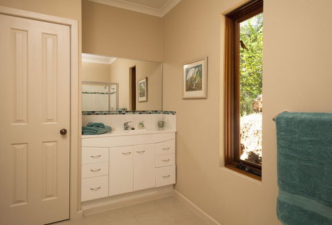 Innisfree Mountain Retreat - Australia Accommodation 7