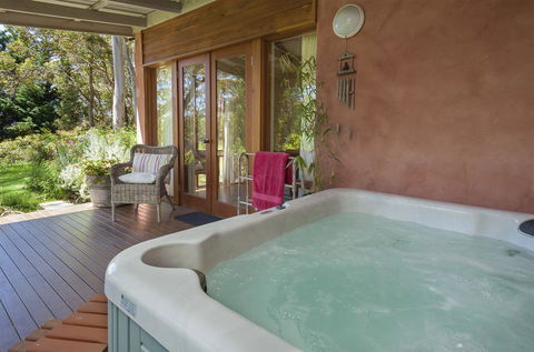 Innisfree Mountain Retreat - Australia Accommodation 3