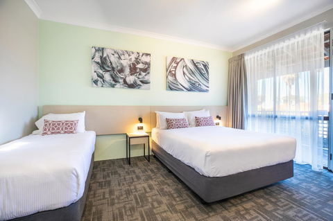 Nightcap At Wanneroo Tavern - Australia Accommodation 2