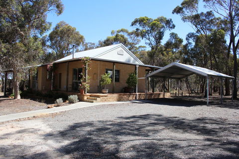 Kendenup Cottages And Lodge - Australia Accommodation 20