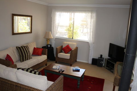 Kendenup Cottages And Lodge - Australia Accommodation 11