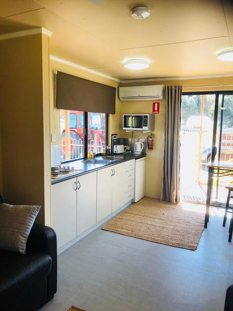 Kendenup Cottages And Lodge - Australia Accommodation 9