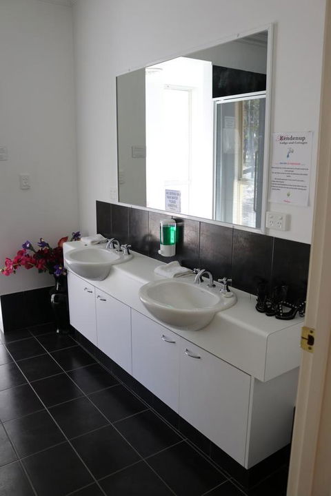 Kendenup Cottages And Lodge - Australia Accommodation 18