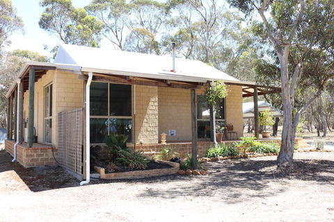 Kendenup Cottages And Lodge - Australia Accommodation 22