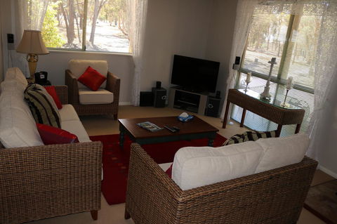 Kendenup Cottages And Lodge - Australia Accommodation 12