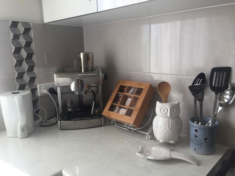 Bright & Beautiful Home On The Hills! - Australia Accommodation 15