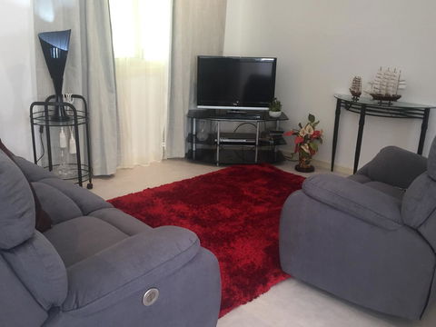 Bright & Beautiful Home On The Hills! - Australia Accommodation 5