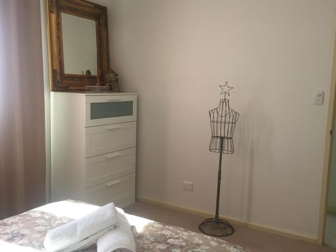 Bright & Beautiful Home On The Hills! - Australia Accommodation 18