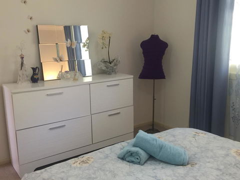 Bright & Beautiful Home On The Hills! - Australia Accommodation 21
