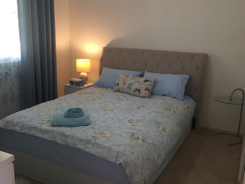 Bright & Beautiful Home On The Hills! - Australia Accommodation 20