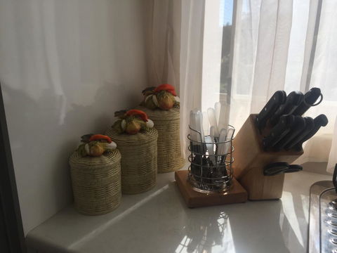 Bright & Beautiful Home On The Hills! - Australia Accommodation 16