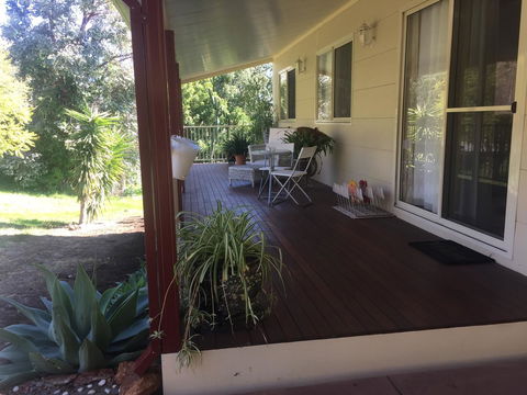 Bright & Beautiful Home On The Hills! - Australia Accommodation 2
