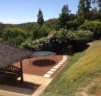 Bright  Beautiful Home On The Hills - Australia Accommodation