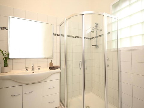 Dawson Accommodation - Australia Accommodation 4