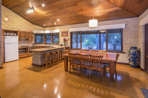 53 Martina Drive - Australia Accommodation 16