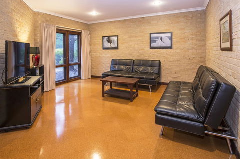 53 Martina Drive - Australia Accommodation 26