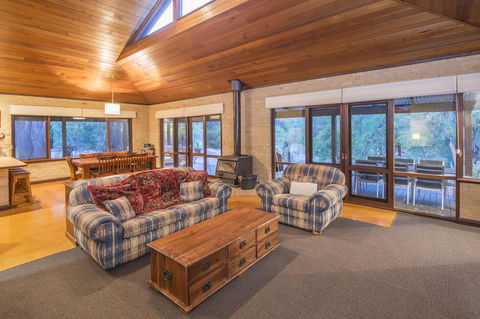 53 Martina Drive - Australia Accommodation 13
