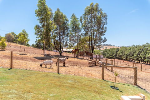 'Bindoon Valley Escape' Cottage - Australia Accommodation 10