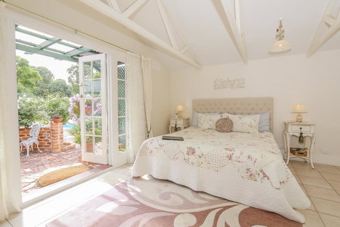 Rosebridge House Bed & Breakfast Adult Retreat - Australia Accommodation 4