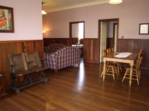 Pemberton Old Picture Theatre Holiday Apartments - Australia Accommodation 30
