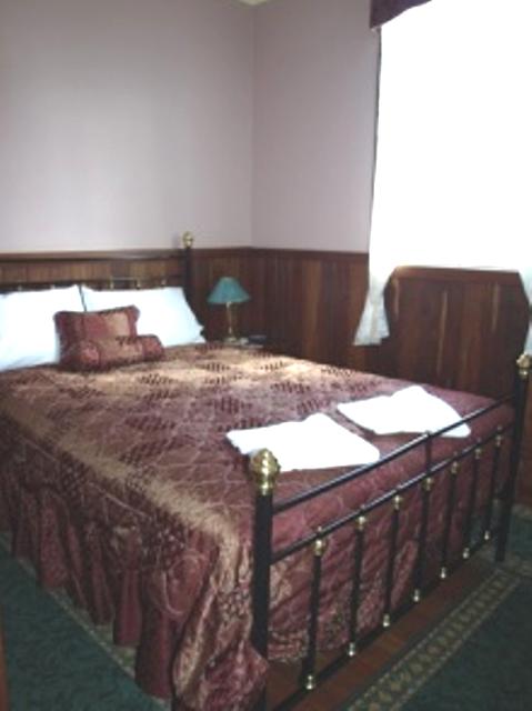Pemberton Old Picture Theatre Holiday Apartments - Australia Accommodation 16