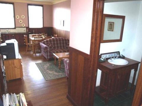 Pemberton Old Picture Theatre Holiday Apartments - Australia Accommodation 9