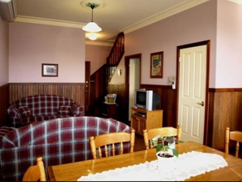 Pemberton Old Picture Theatre Holiday Apartments - Australia Accommodation 3