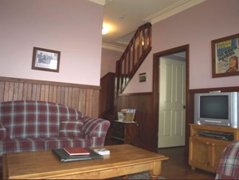 Pemberton Old Picture Theatre Holiday Apartments - Australia Accommodation 6