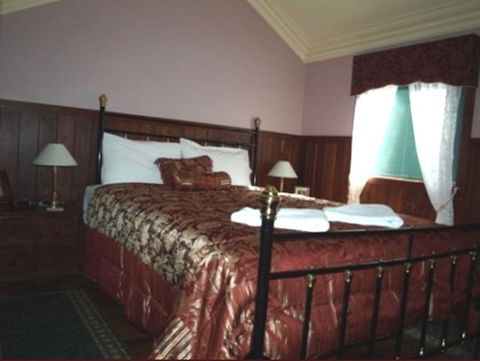 Pemberton Old Picture Theatre Holiday Apartments - Australia Accommodation 4