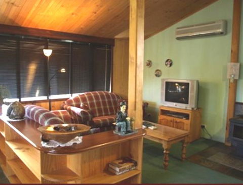 Pemberton Old Picture Theatre Holiday Apartments - Australia Accommodation 15