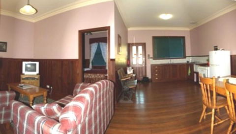 Pemberton Old Picture Theatre Holiday Apartments - Australia Accommodation 19