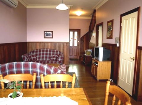 Pemberton Old Picture Theatre Holiday Apartments - Australia Accommodation 5
