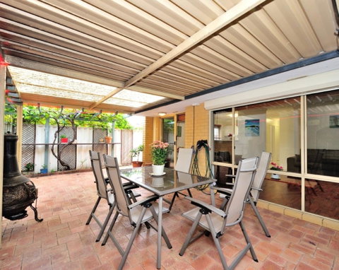 Ocean View Villas - 2 Bedroom Villa In Quiet Complex - Australia Accommodation 9