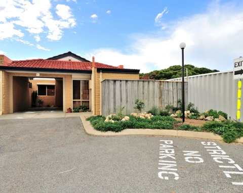 Ocean View Villas - 2 Bedroom Villa In Quiet Complex - Australia Accommodation 11