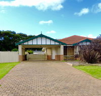 Silver Gull Family Retreat - Australia Accommodation