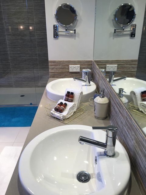 Magnificent Beach Retreat - Australia Accommodation 39