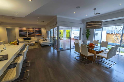 Magnificent Beach Retreat - Australia Accommodation 29