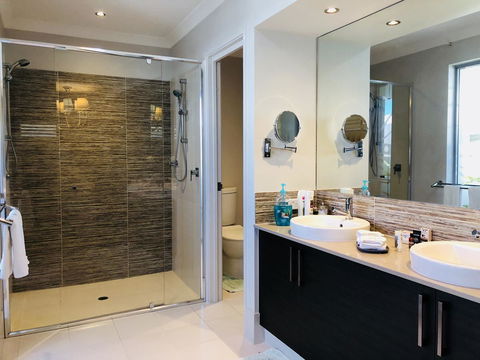 Magnificent Beach Retreat - Australia Accommodation 11